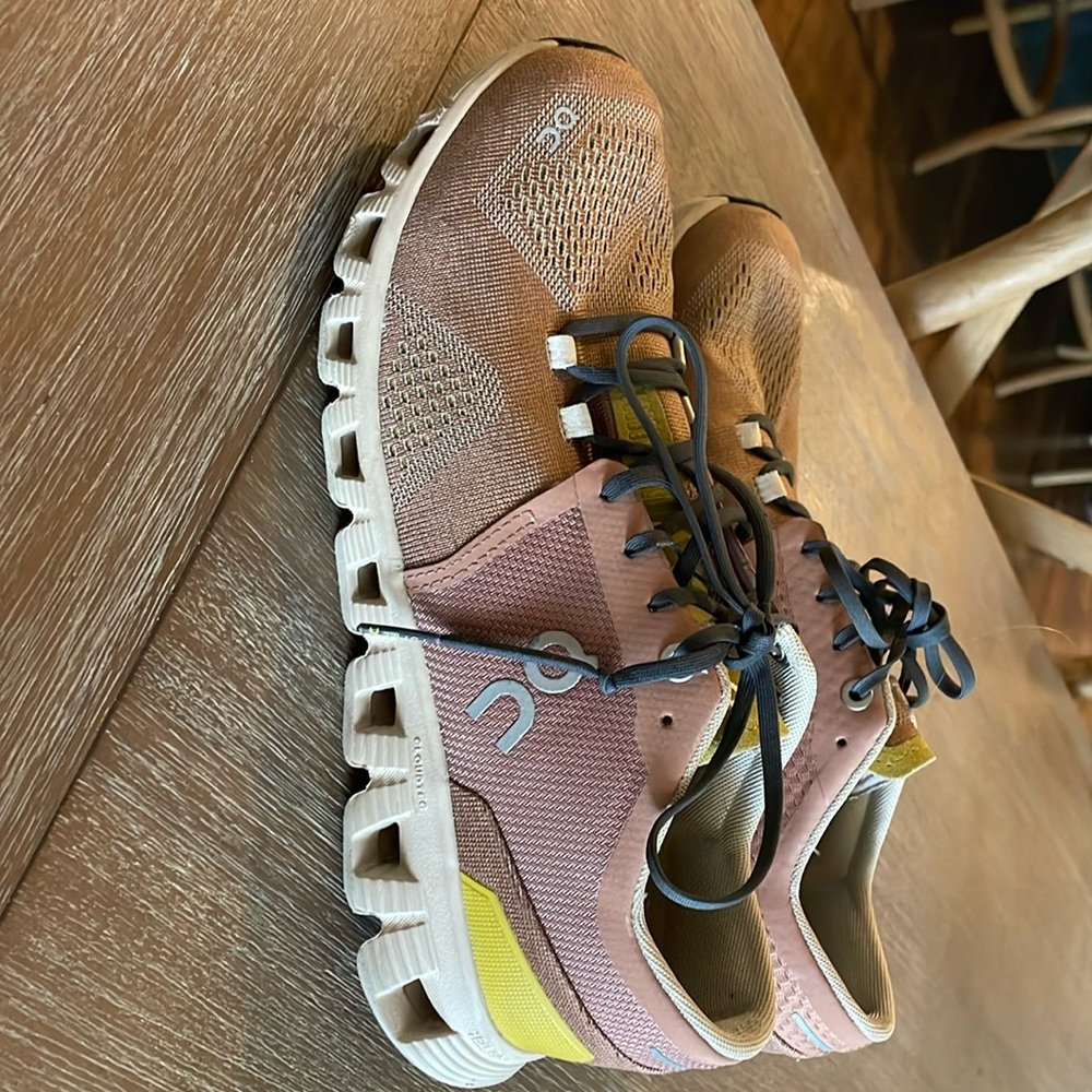 On Cloud 5 Women’s Tennis Shoes- Rose Brown Color